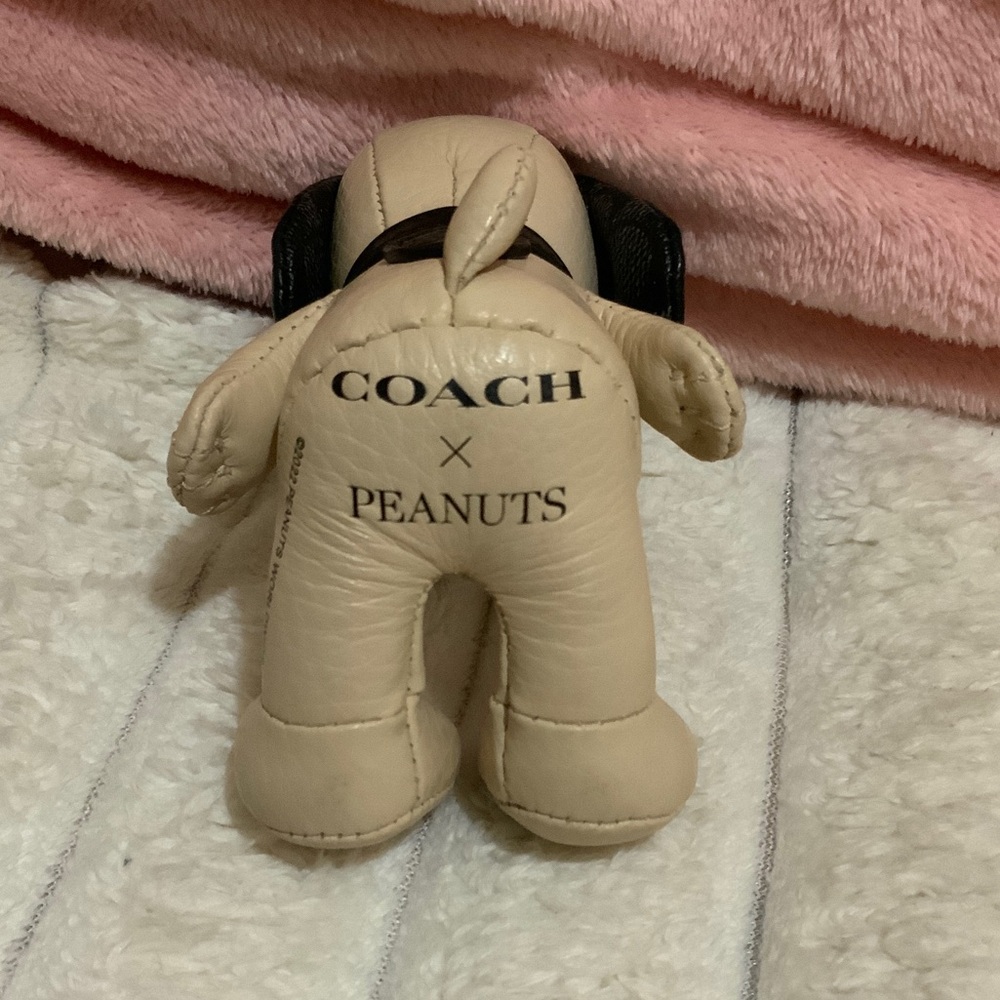Coach X Peanuts Snoopy Bag Charm - Picture 3 of 5